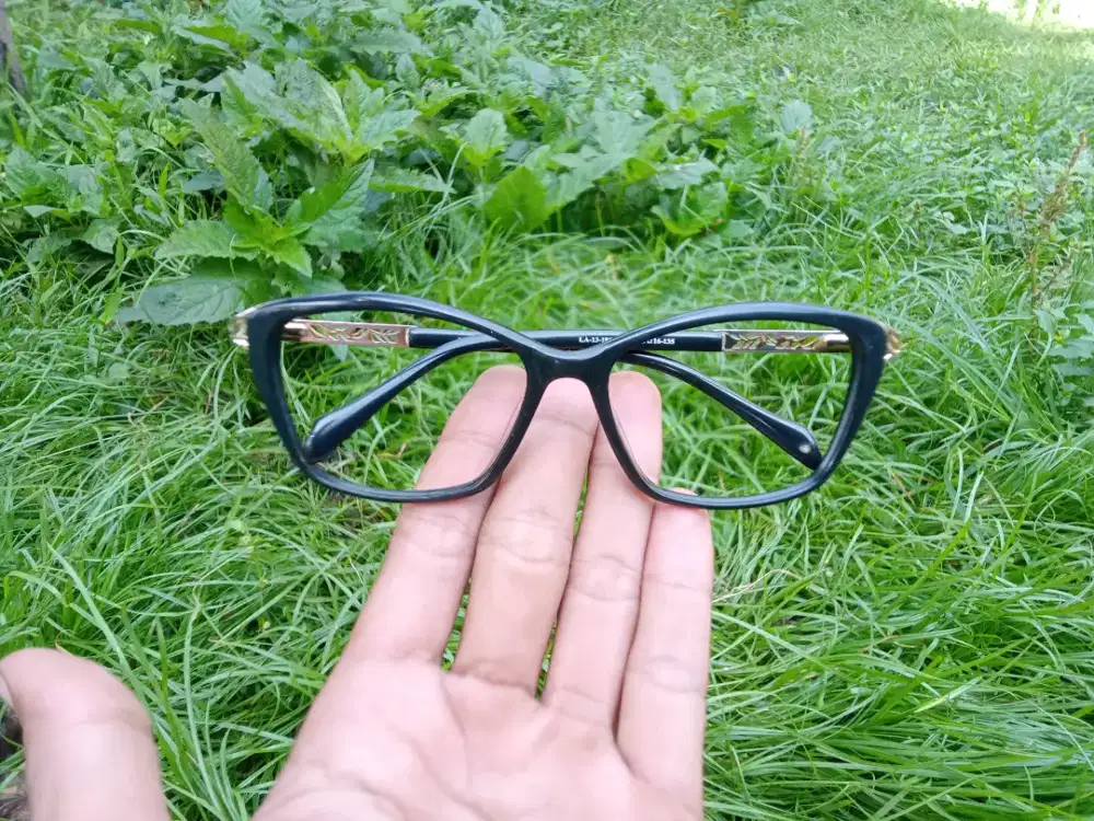 Kacamata LAURA ASHLEY original kondisi pisik mulus