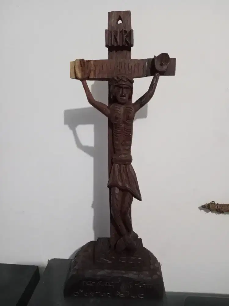 salib kayu besi papua