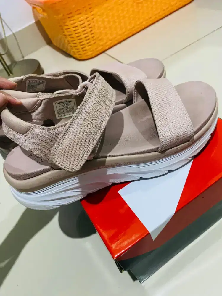 Sendal skechers wanita size 39