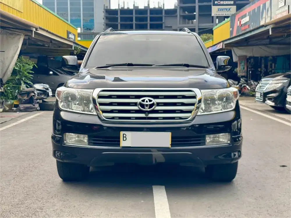 TOYOTA LAND CRUISER ZXR 4.6 BENSIN AT 2010 HITAM