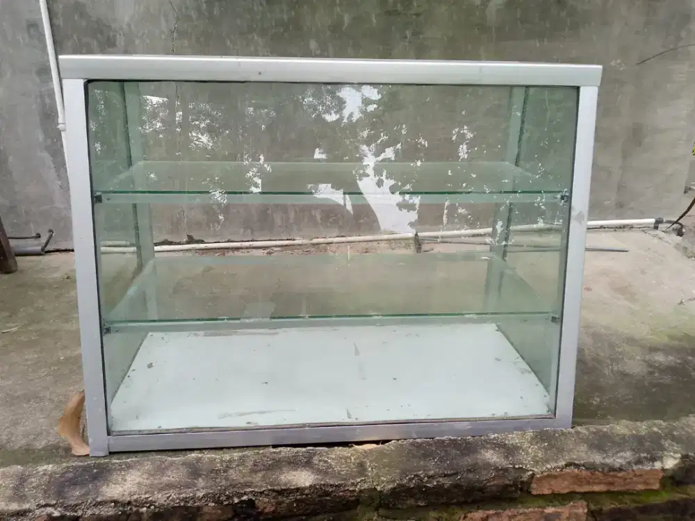 Etalase kaca 3 susun