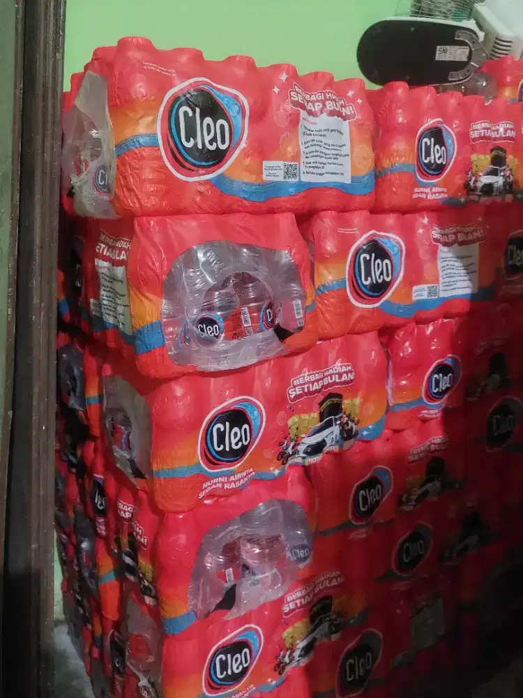 Air minum CLEO isi 24 pcs