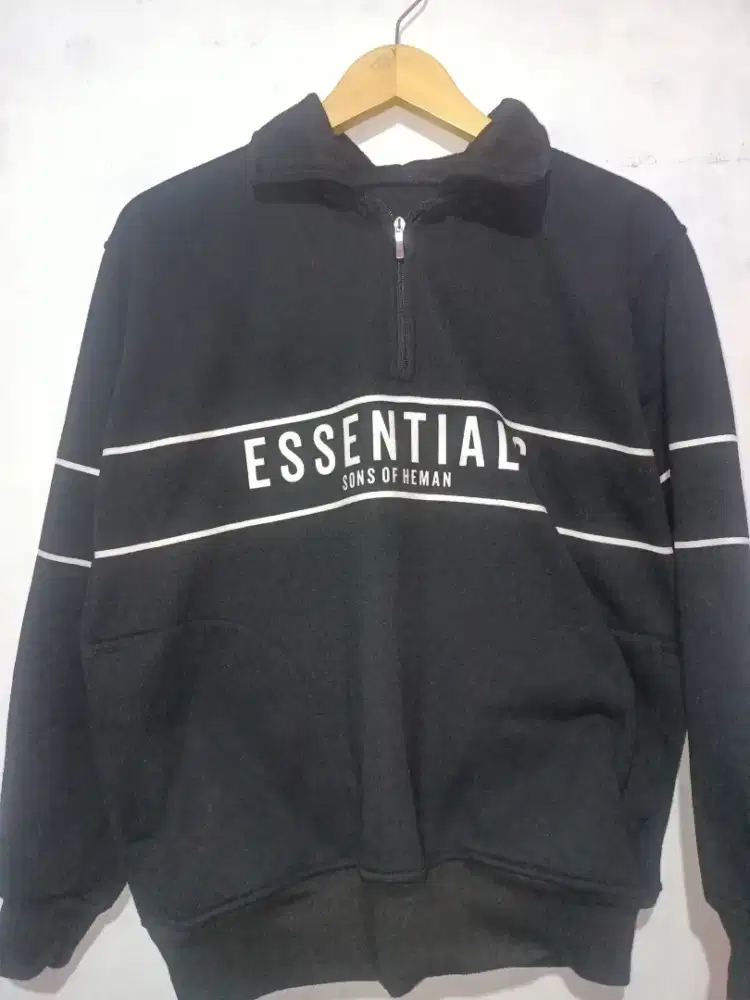 Sweater hitam Size M