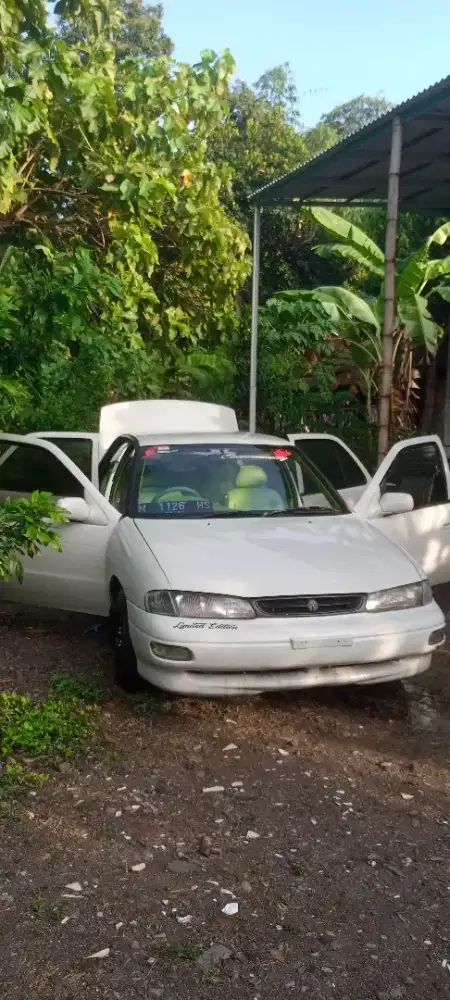 Mobil sedan Timor sohc