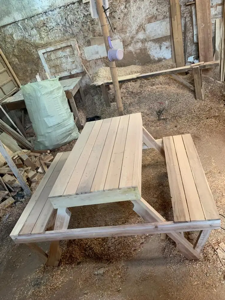 Meja cafe pinus jati belanda