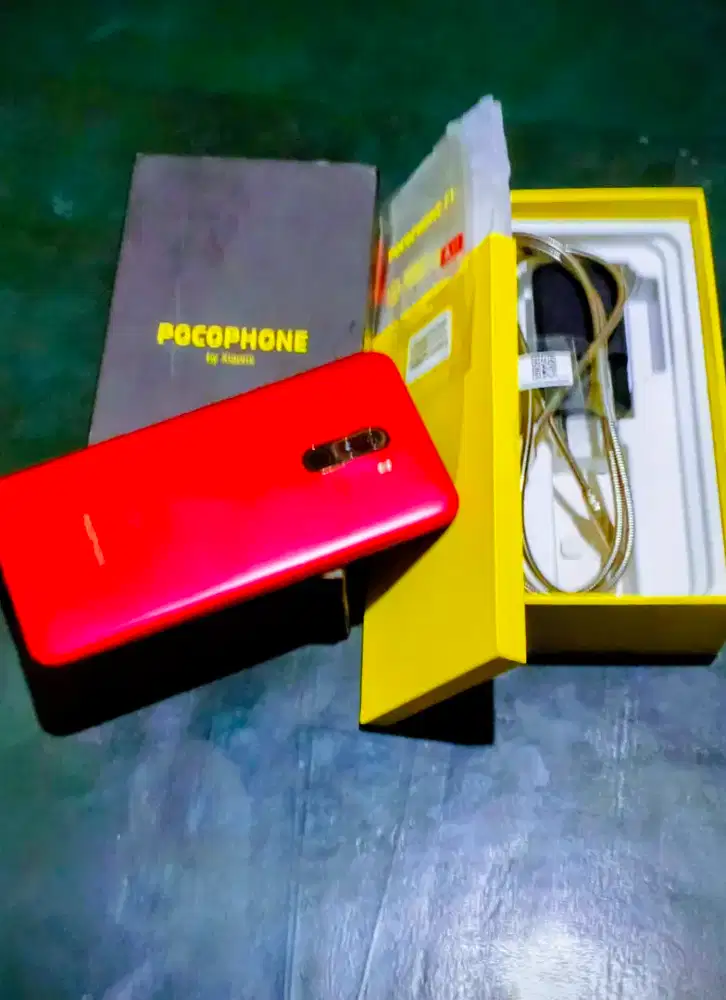 Pocophone f1 6/64gb masih mulus & normal
