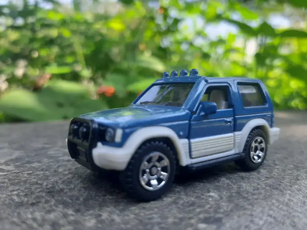 Diecast mitsubishi pajero classic