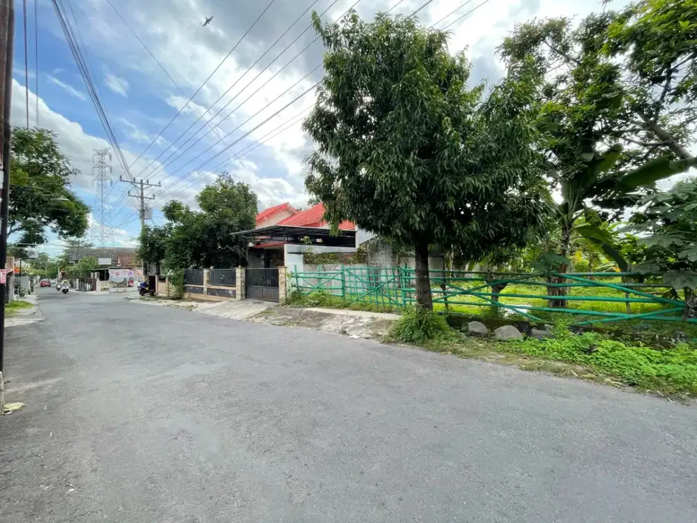 Dijual tanah area premium SHM pekarangan, pinggir jalan  jl kaliurang km 7 utara kampus UGM