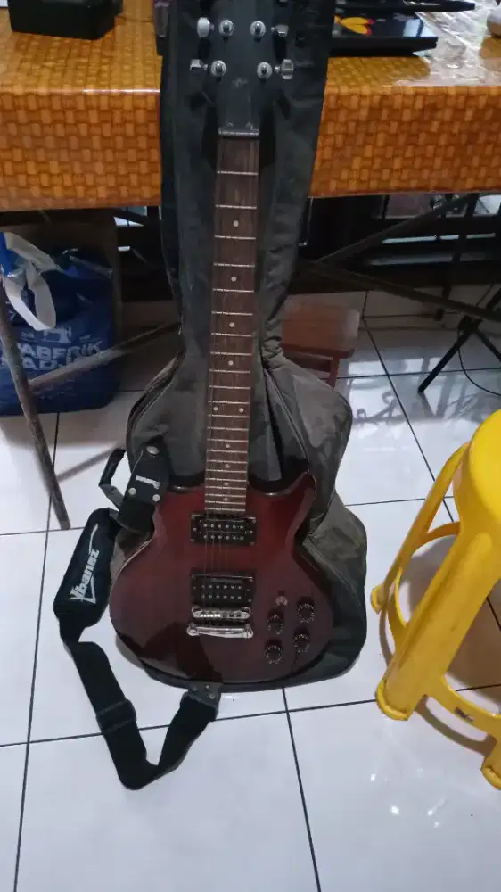 Gitar Ibanez lengkap dgn sarungnya