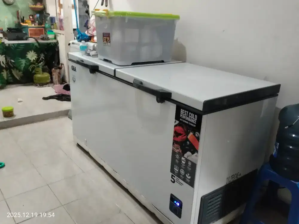 Freezer 2 pintu merk GEA