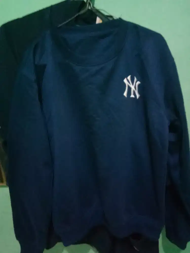 Sweater NY Warna Biru.