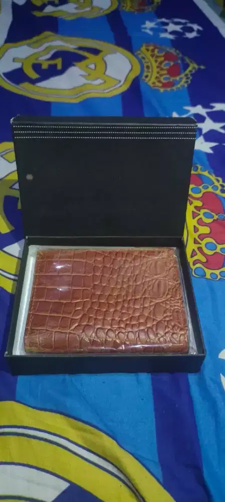 Dompet kulit buaya