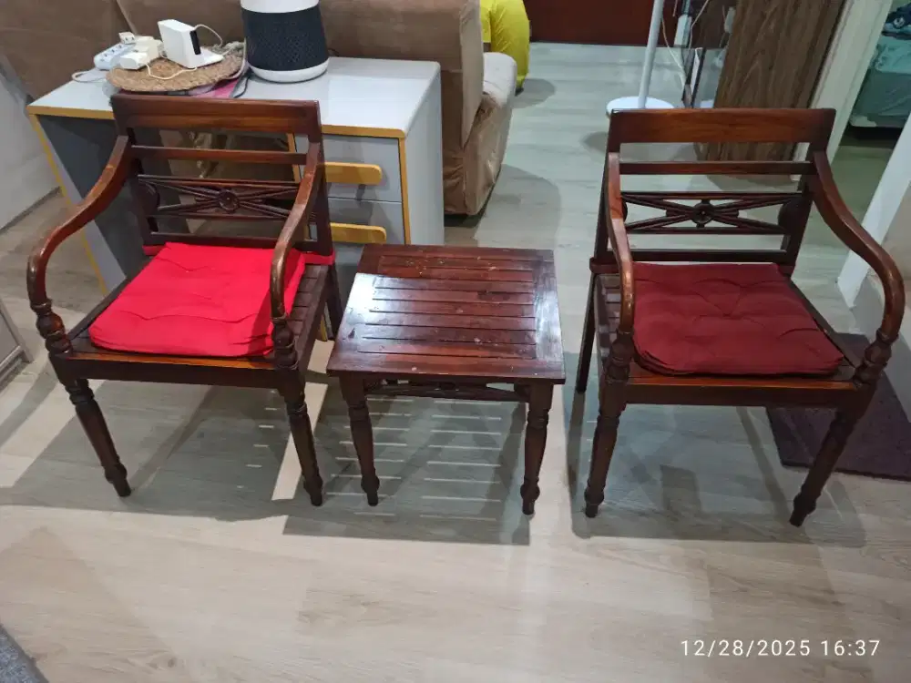 Dijual set meja kursi kayu