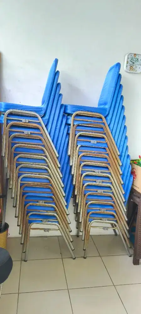 Jual kursi susun/tumpuk model Futura. Besi sangat tebal
