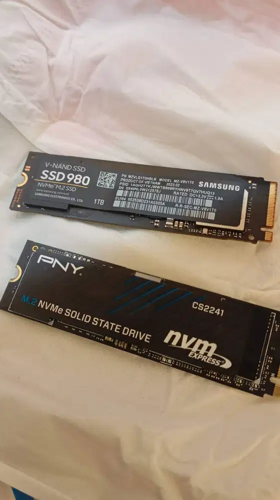 nvme 1tb  merk PNY n merk samsung980 mulus likenew