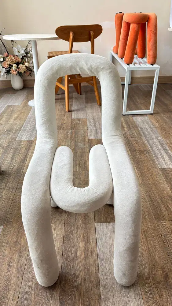 Kursi Cafe Aesthetic Putih