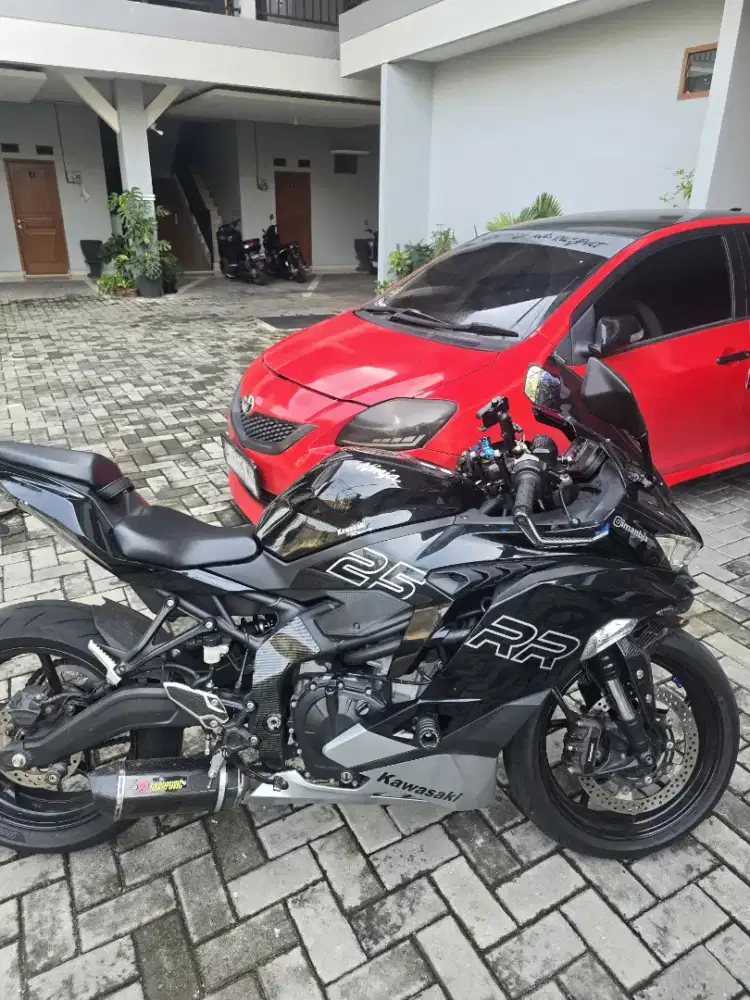 ZX 25 R BLACK LOW KM