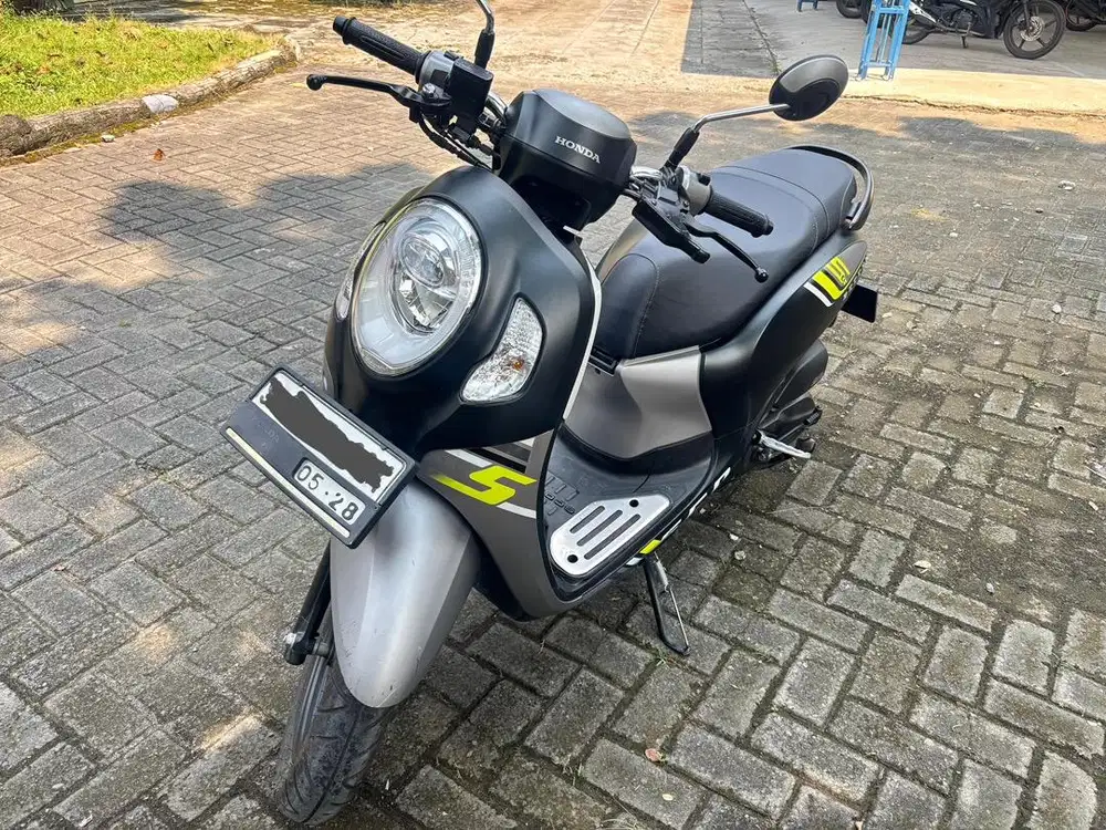 Scoopy Sporty 2023 Silver Black