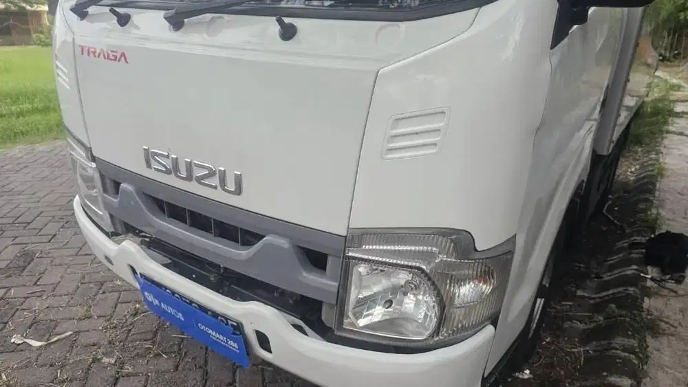 ISUZU TRAGA BOX JUMBO 2022 PUTIH OTOMART KENJERAN SOLAR