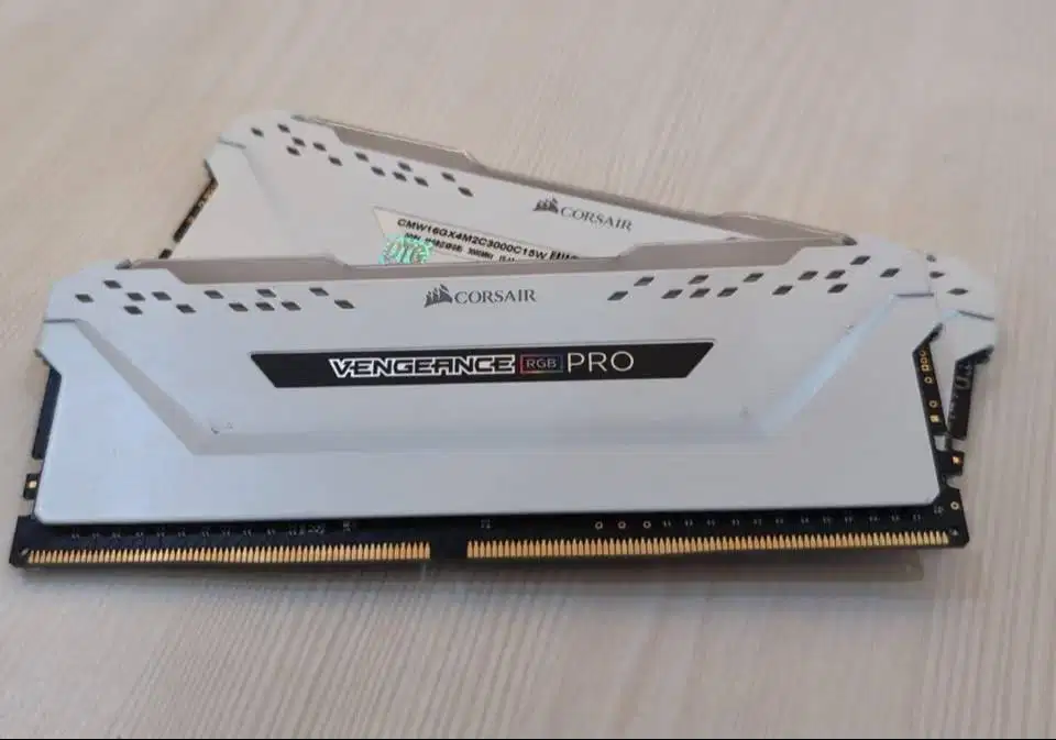 CORSAIR by DTG 16GB DDR4 RGB lifetime likenew