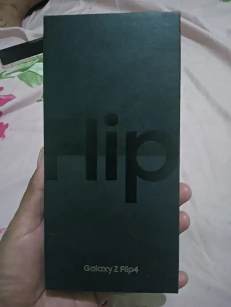 Samsung Flip 4 warna Gold minus