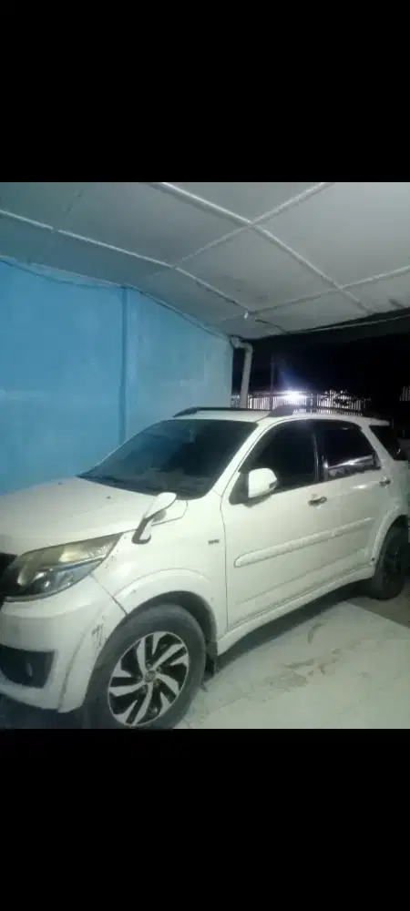 Rental mobil Rush TDK lepas kunci