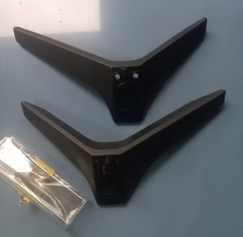 Dijual cepat 2 pasang kaki TV LG 32in