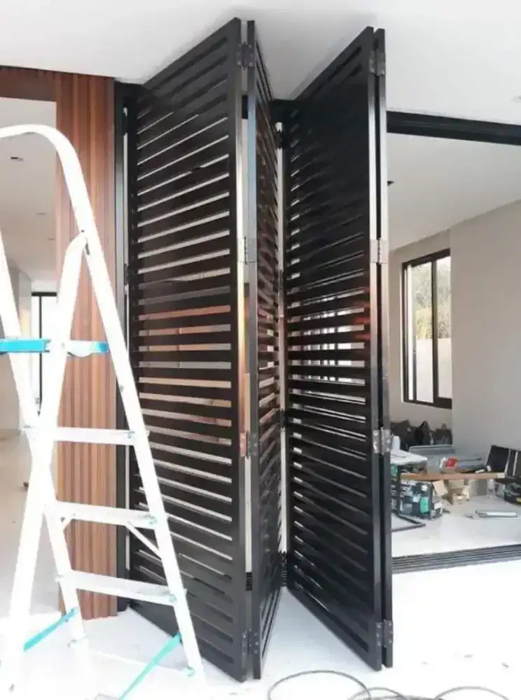 Pagar lipat besi holo galvanis minimalis - indoor