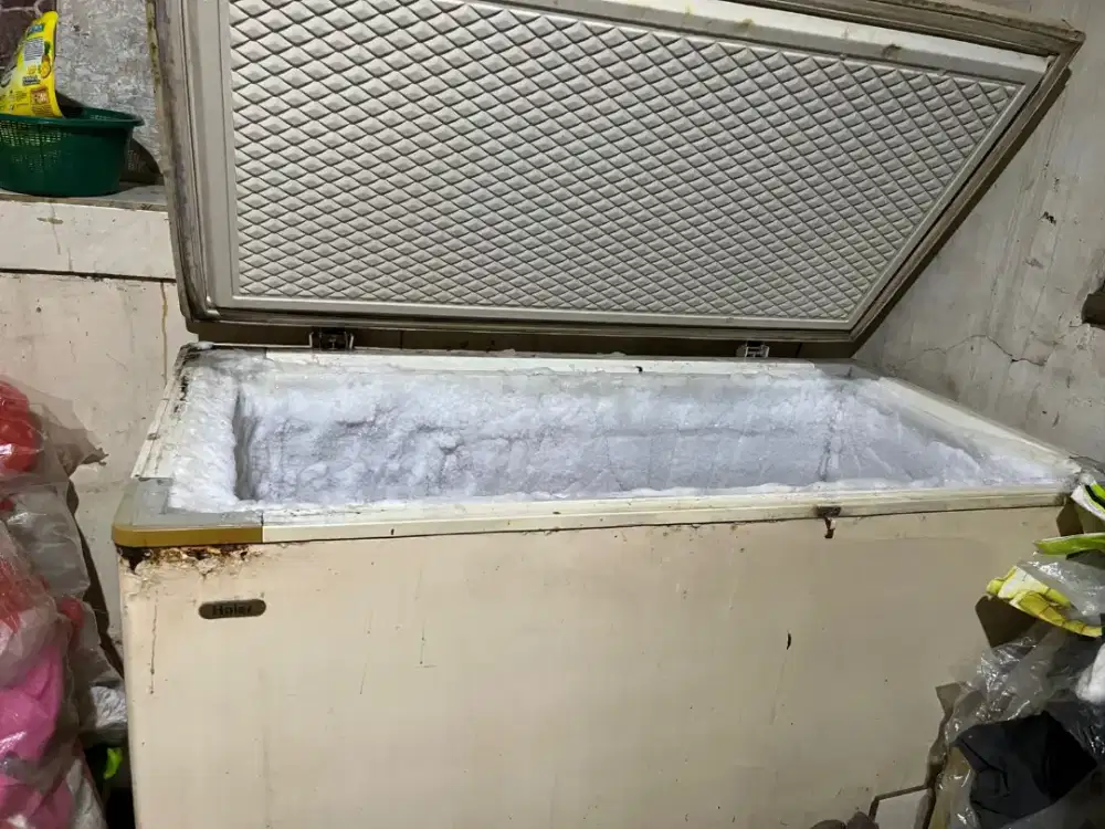 Frezer es haier kondisi lumayan