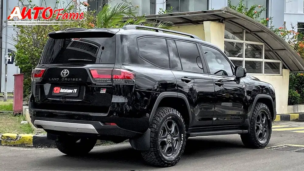 Toyota Landcruiser LC 300 GR-S 4X4 Diesel 3,3L NIK 2024 Black On Black