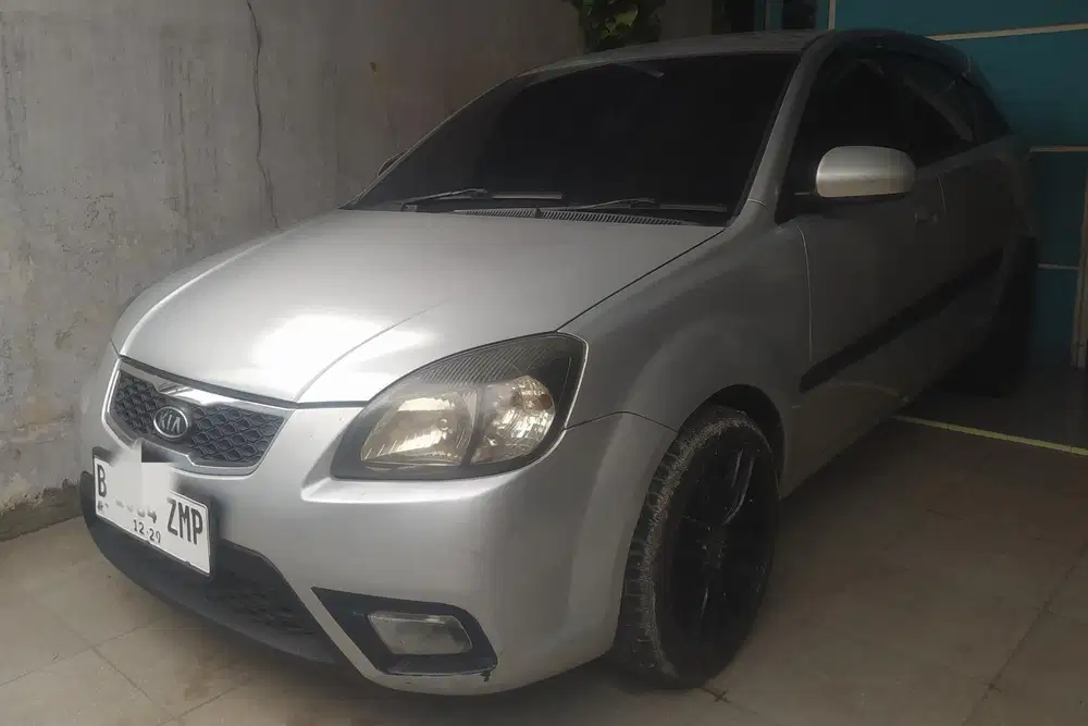 Kia Pride 2010 Bensin