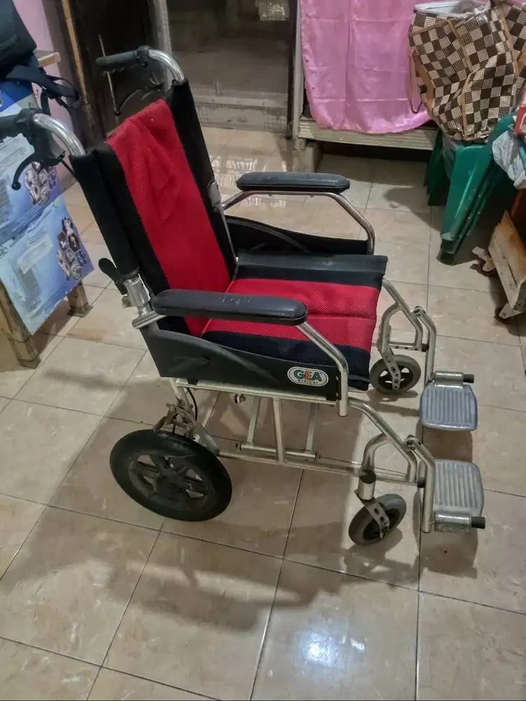 Kursi roda merek gea