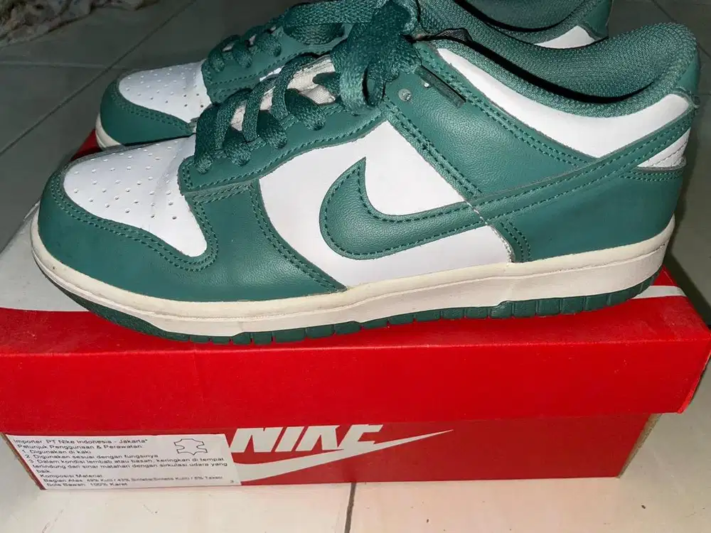 Sepatu Nike dunk low