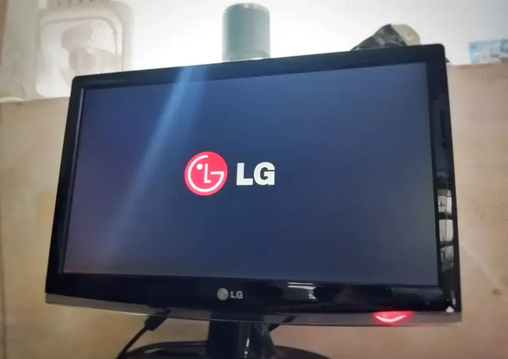 Monitor LG 19inch Mantap