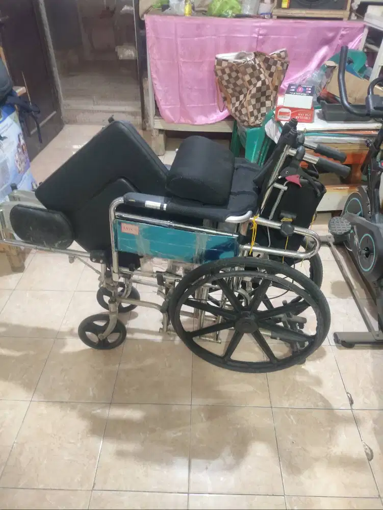 Kursi roda ukuran besar