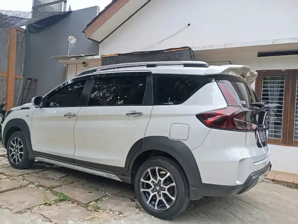 Rental mobil. Sewa mobil harian, mingguan & bulanan lepas kunci.