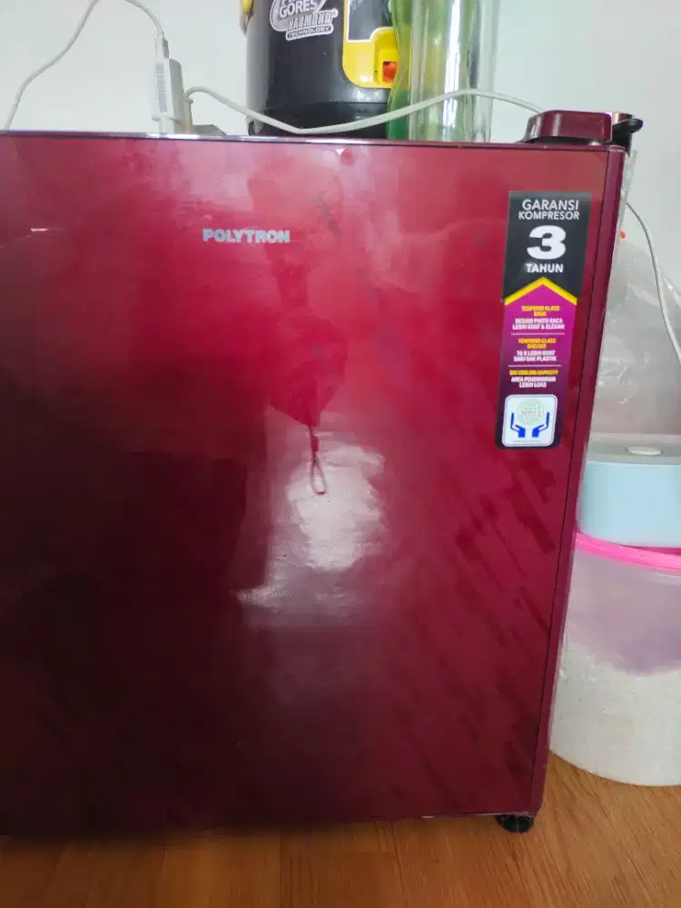 KULKAS MINI POLYTRON MULUS