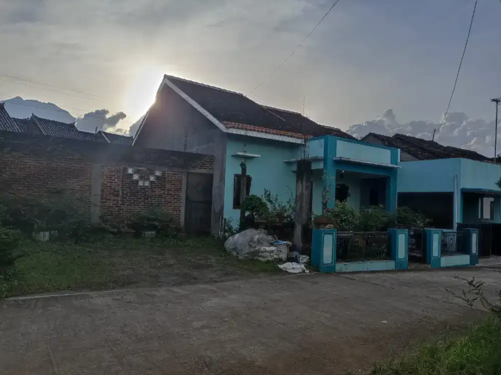 Rumah luas dan ada sisa tanah 100m