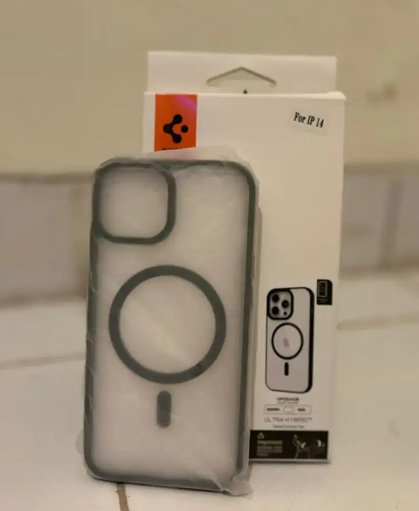 2 buah casing iphone 14