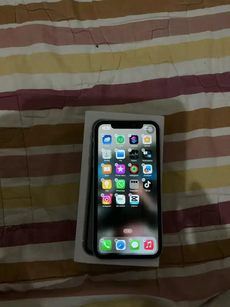 IPHONE XR 64 GB FULLSET LENGKAP KOTAK, JARINGAN ALL OPERATOR
