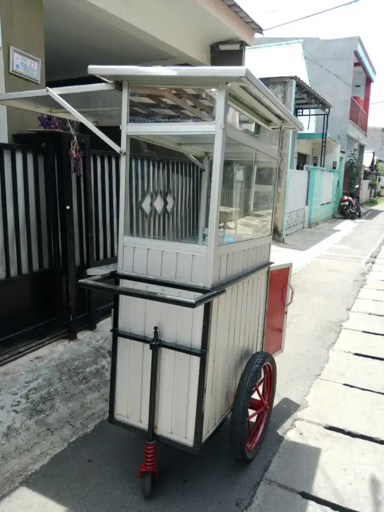 Gerobak alumunium bekas teh solo ( nego tipis  )