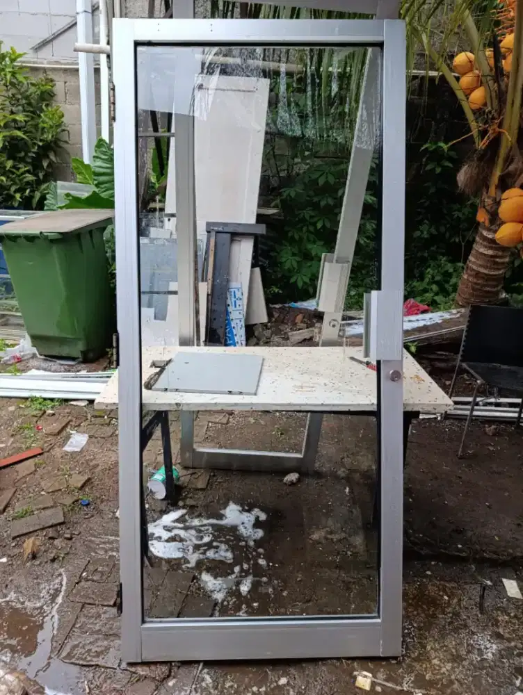 pintu kaca alumunium