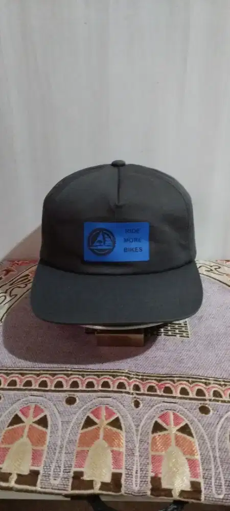 Snapback Yupoong 
Ride More Back'
A Frame
All size
Full tag