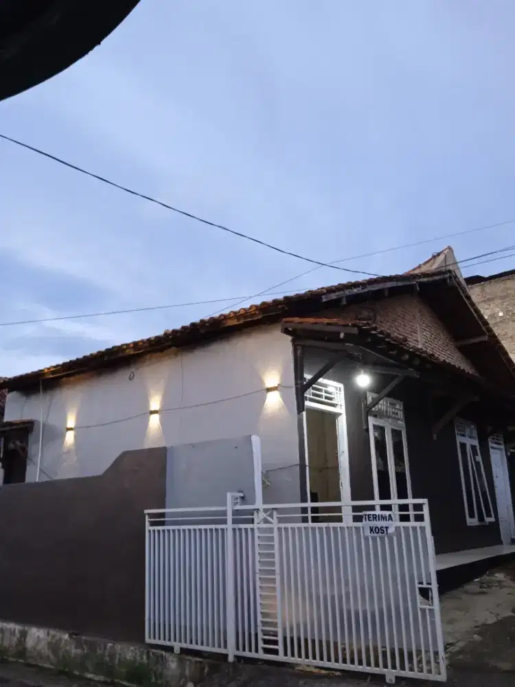 Jual rumah kost kosan dan kontrakan 6 pintu