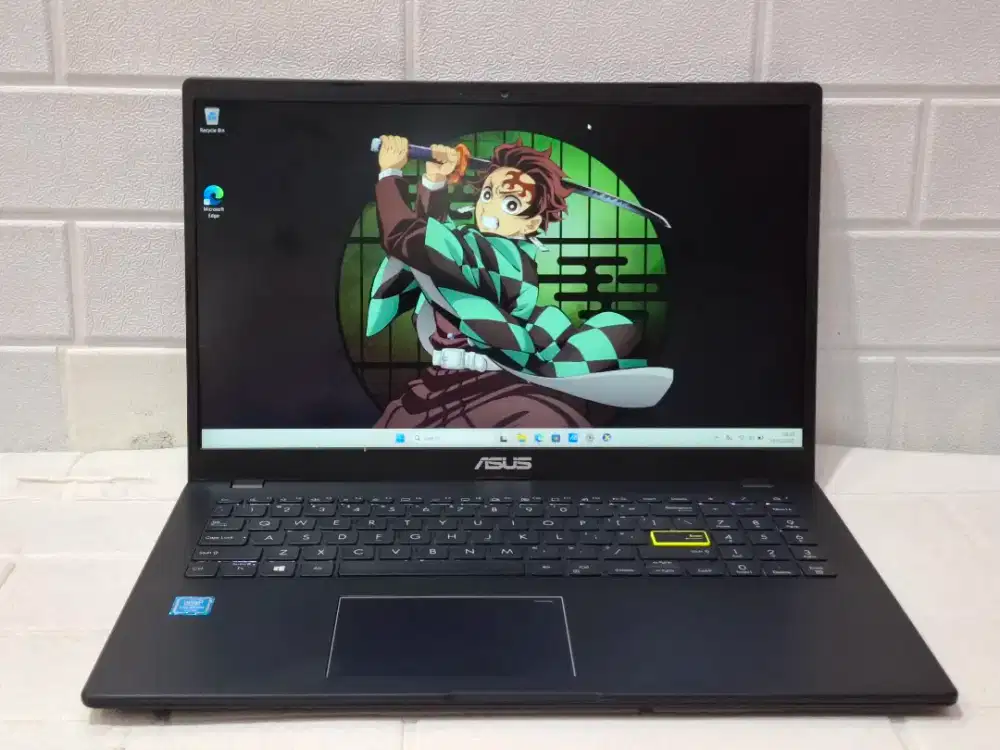 Asus Vivobook E510MA/Intel Celeron N4020/ Ram 4 GB/SDD 512GB + SD 64GB