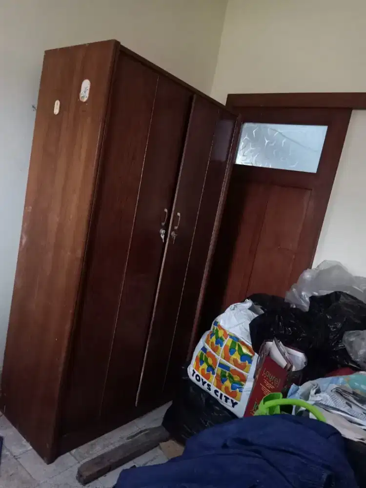 Lemari Baju Jati Kuno