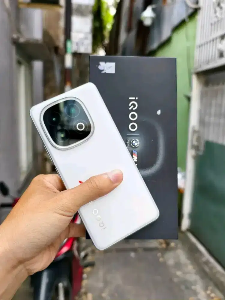 IQOO 13 12/256 FULLSET NO MINUS BISA TT/BT