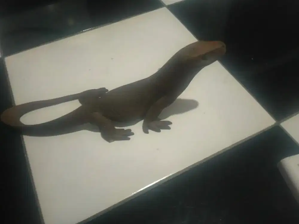 Patung kayu ukir komoda