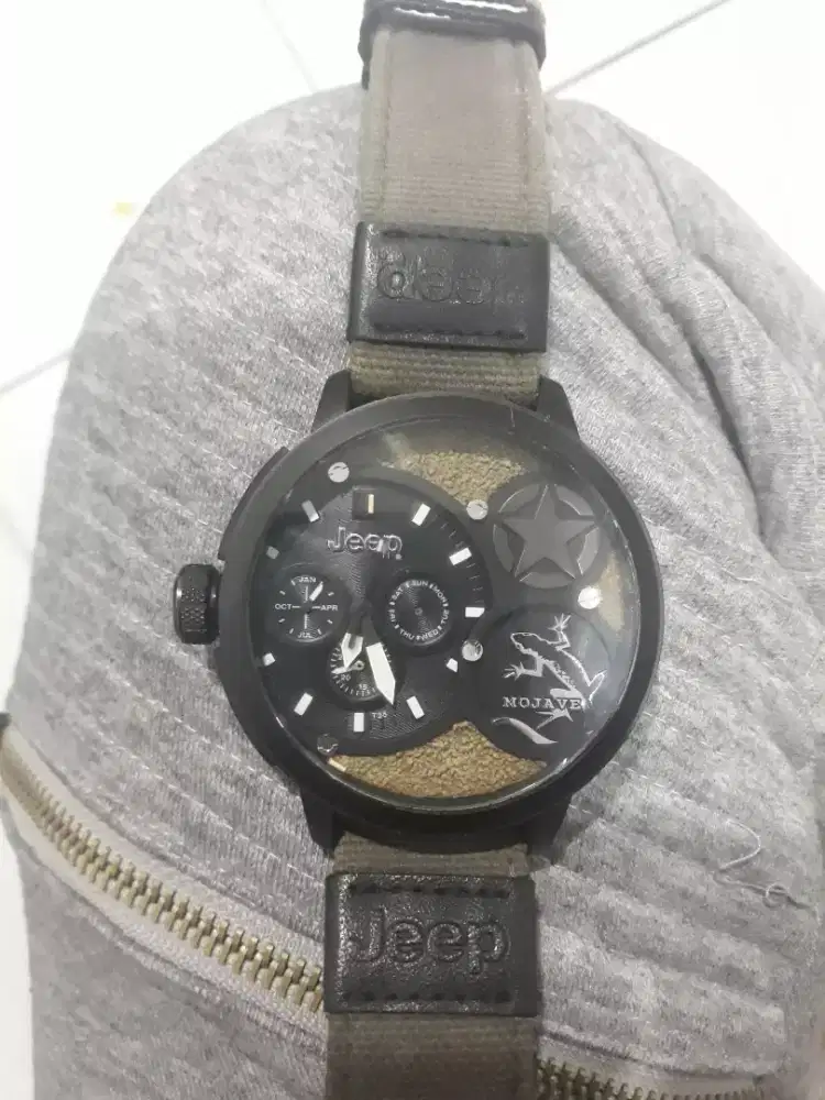 Jam Jeep Mojave JPW612