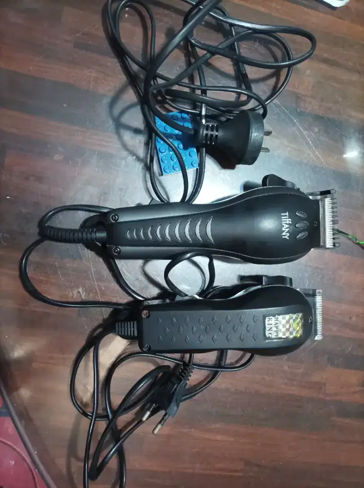 mesin atau alat cukur bermerk Tiffany kondisi nyala siap pakai